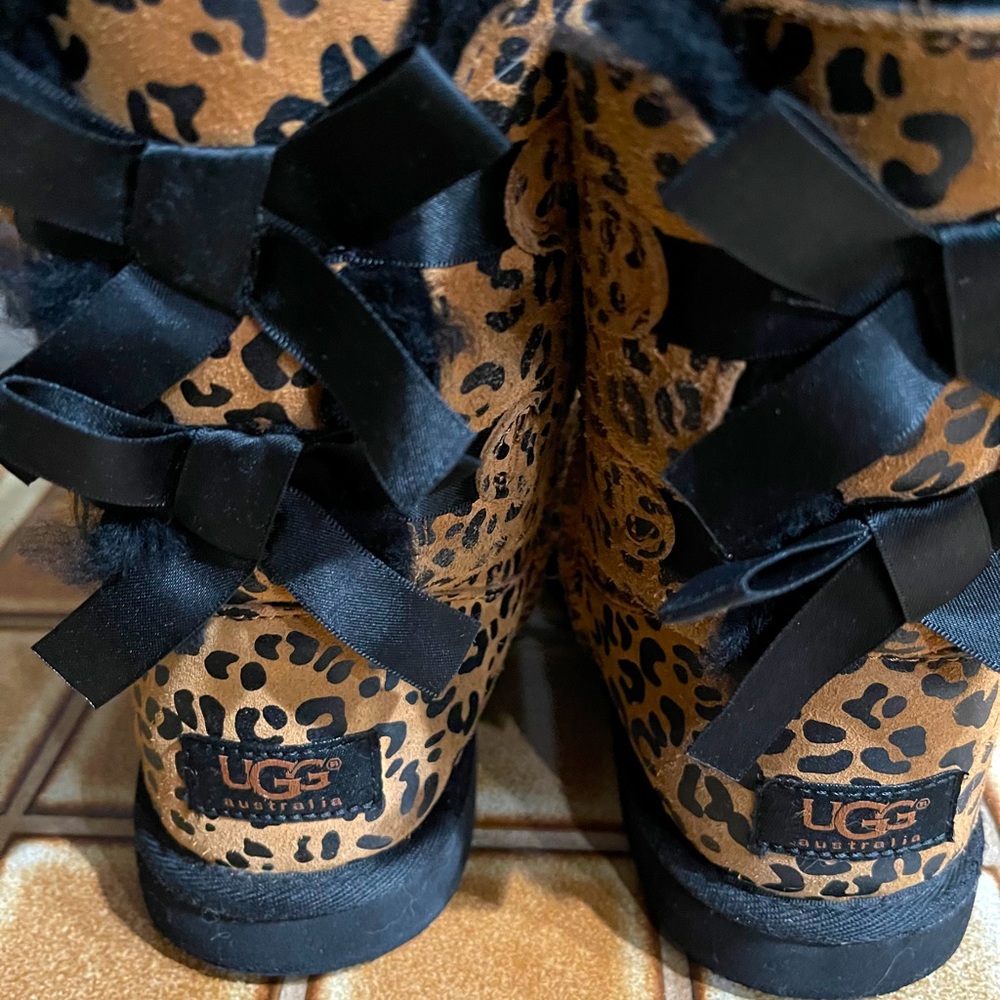 Ugg’s boots size 3 cheetah print brown and black